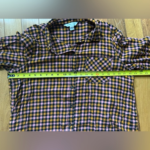 Old Navy Women’s Button Up - Picture 3 of 6